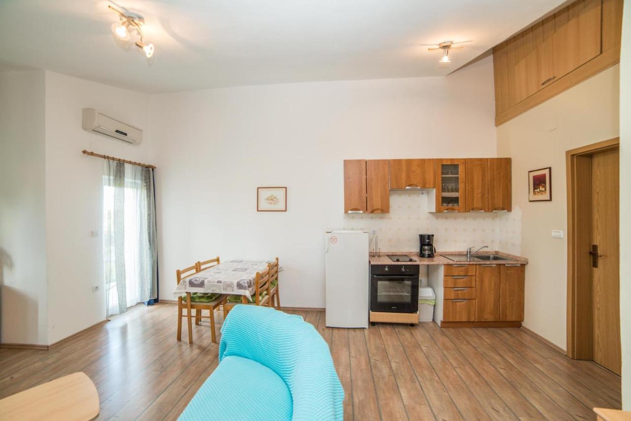 Apartments Đurđa Fazana Ngoại thất bức ảnh